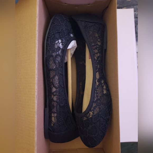 Shoes - NIB Black Ballet Flats